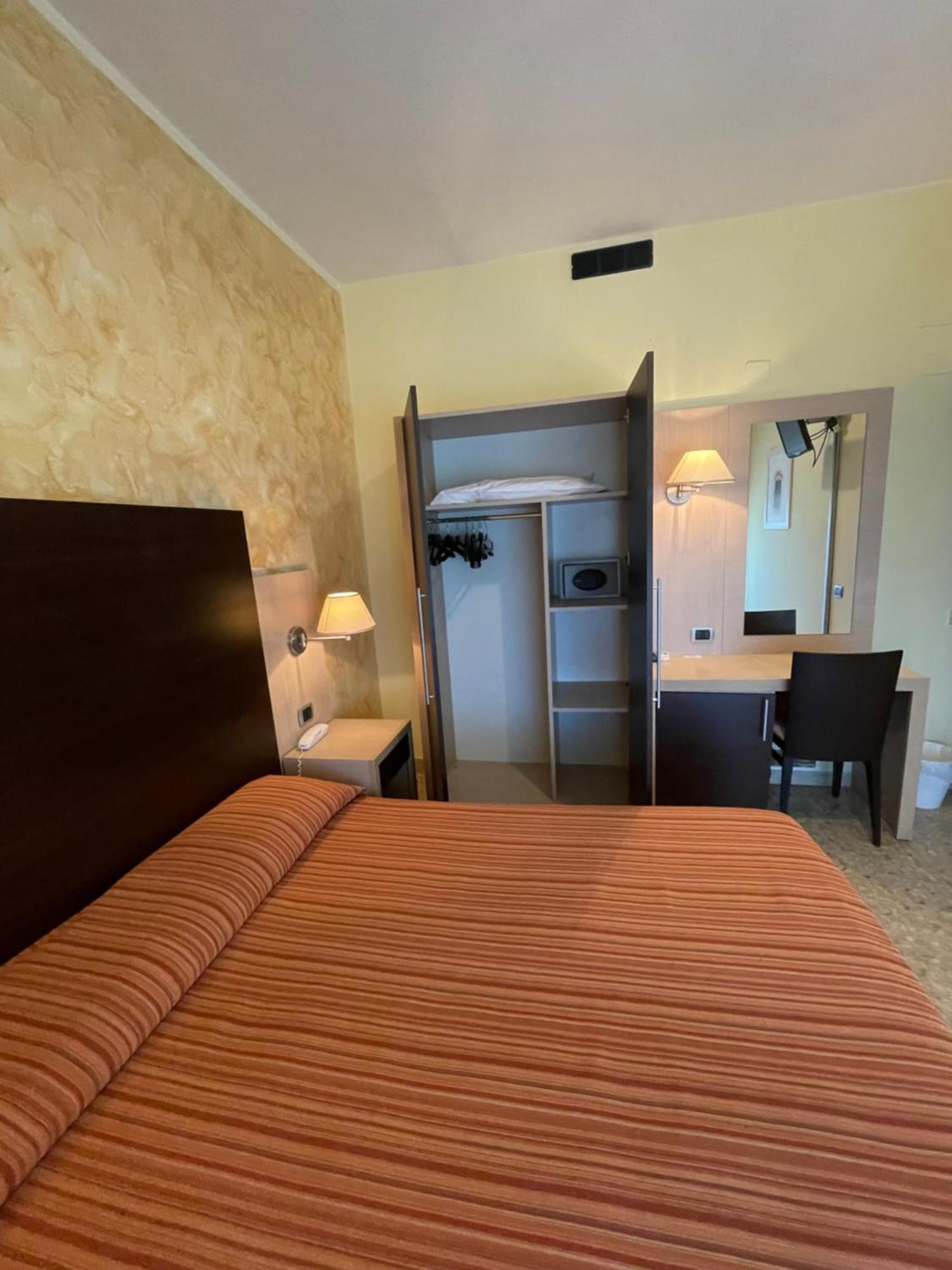 Hotel Promenade Porto SantʼElpidio Extérieur photo